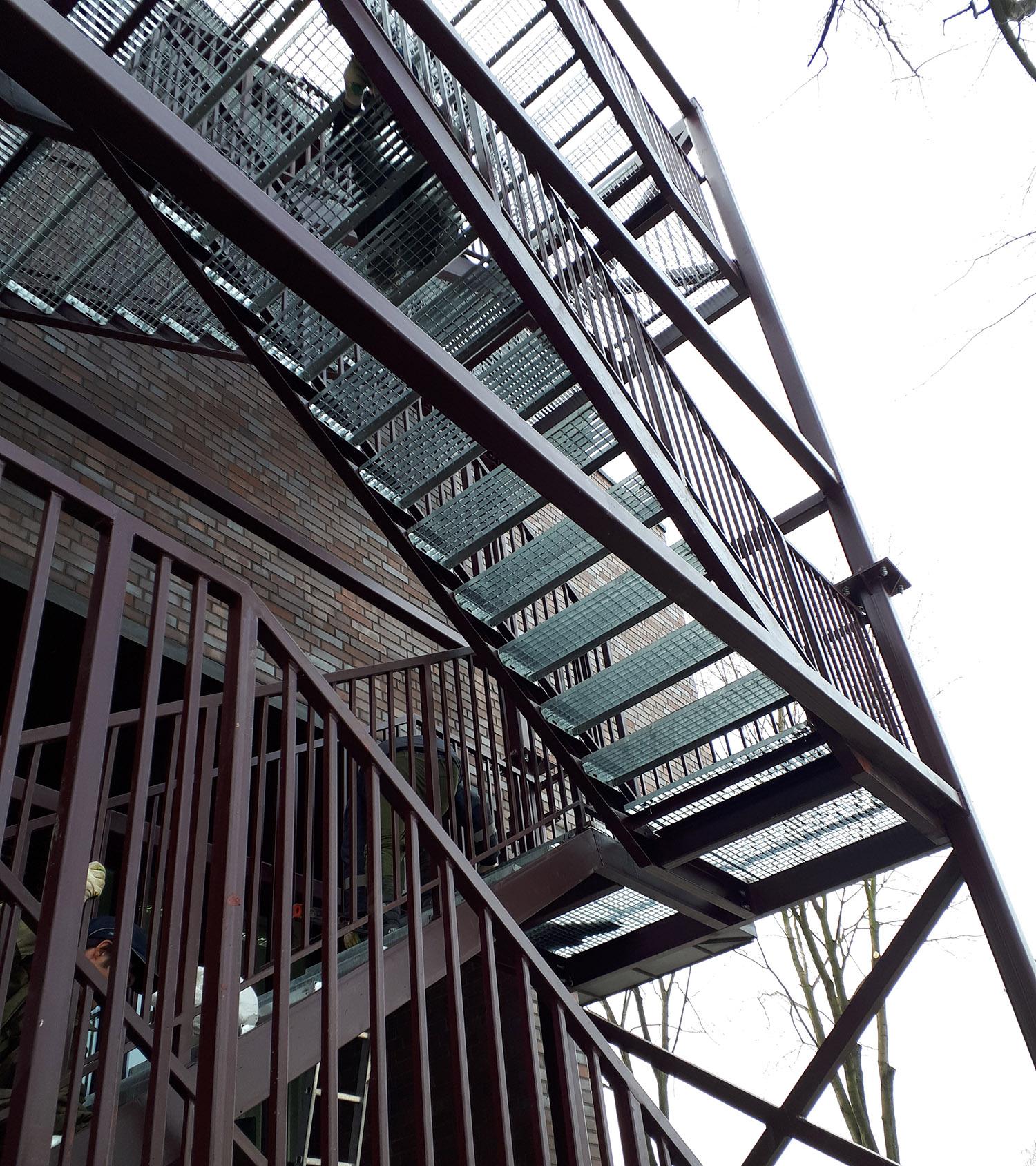 картинка Лестницы и площадки металлические 