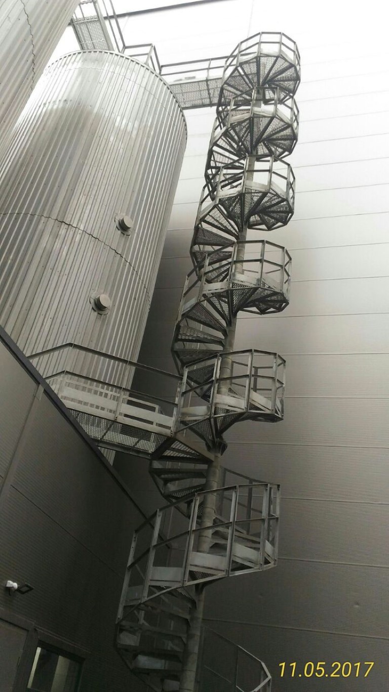 Лестница 17 м. и площадки в пивоваренном заводе
